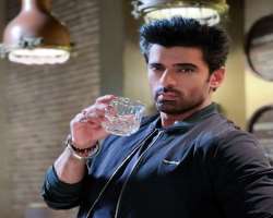 Mohit Malik consuming alcohol